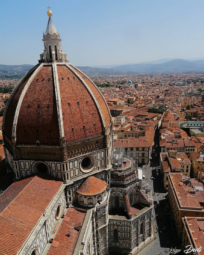 Uno dei simboli della città, la Cupola di Firenze vista dal campanile di Giotto, un punto di vista che permette di vedere tutta Firenze. Oltre 400 gradini scalati per scattare questa foto.